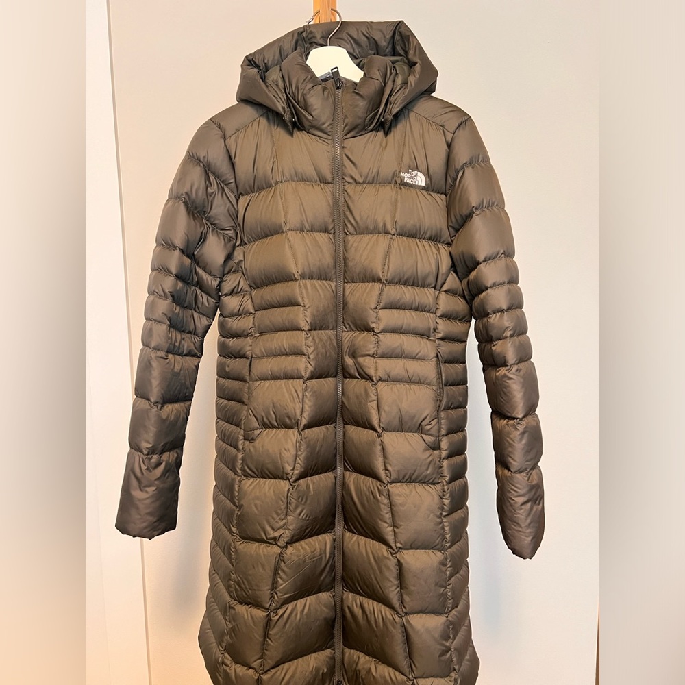 The North Face Women’s Long Puffer Coat in Olive Size M